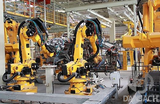 大力推進(jìn)工業(yè)機(jī)器人對制造業(yè)的重要性